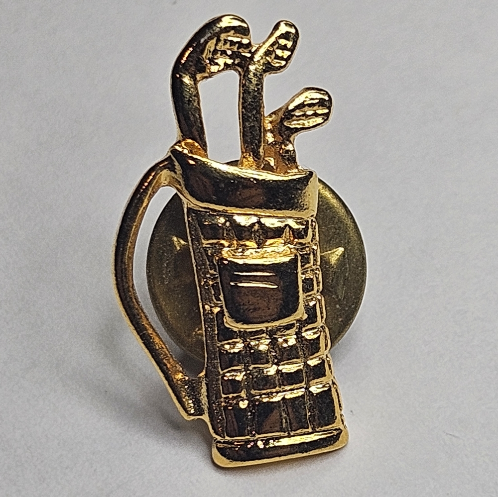 Golf Bag Set of Clubs Golfing Gold Tone Enamel Pin Pinback Hat Lapel Vtg